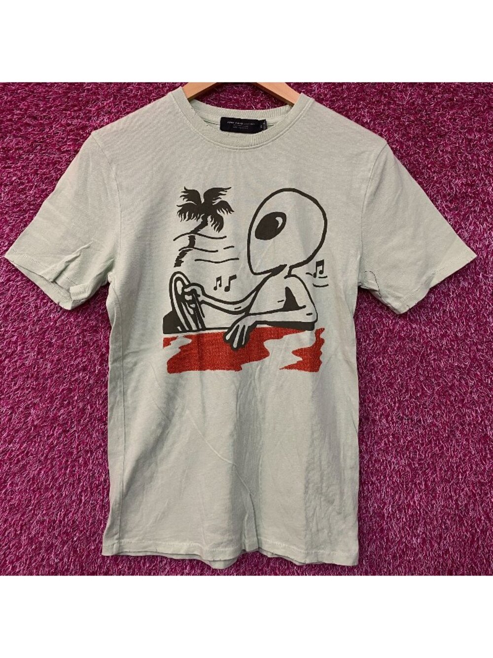 Junk Food Clothing Alien Driving Vintage Style Tee XS